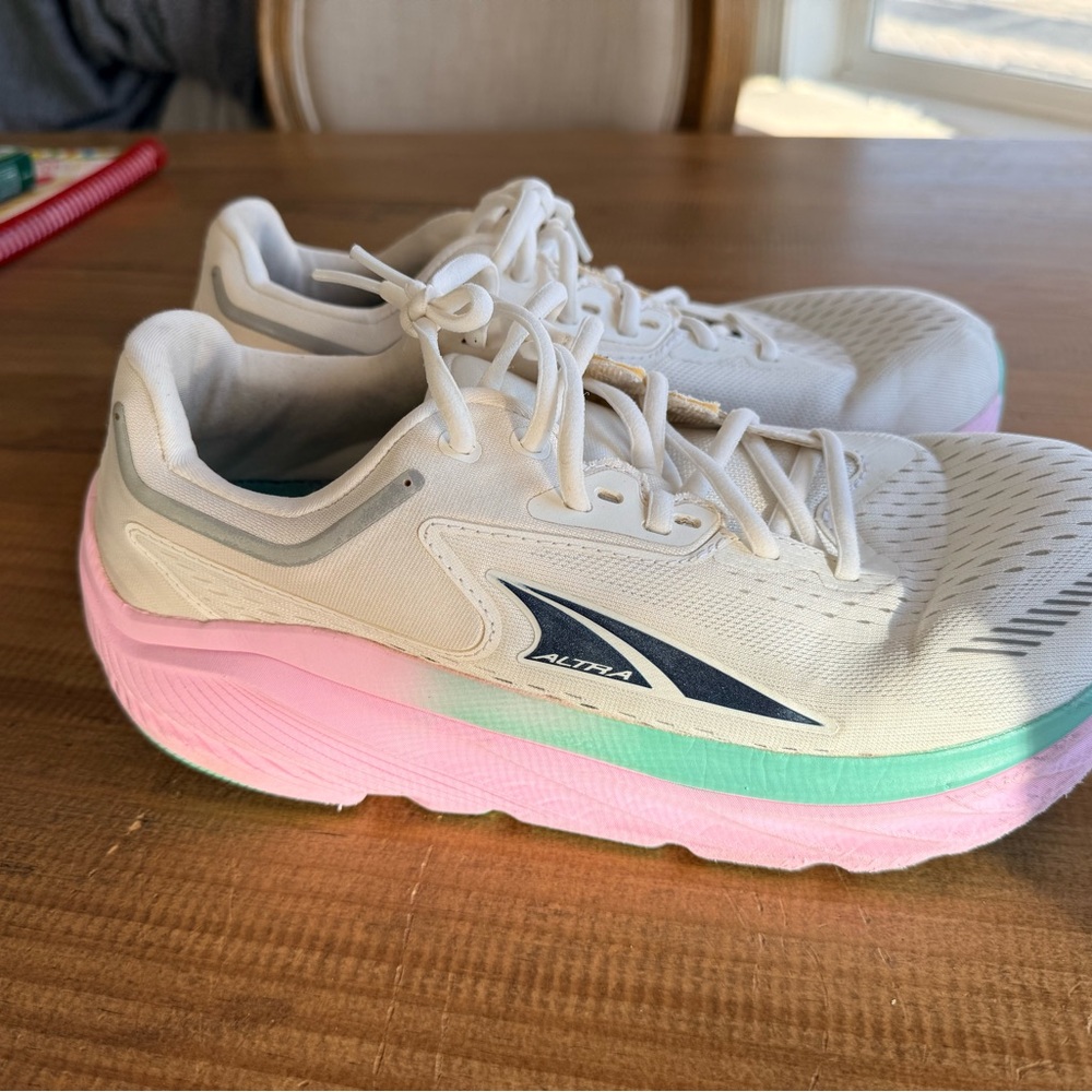 Altra Olympus White Women's Road Running Shoes with Pink & Teal Midsole - Picture 3 of 7